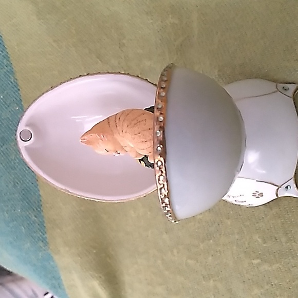 Heirloom Porcelain Musical Collection "Kitten Dreams"  Musical Egg - Picture 5 of 16